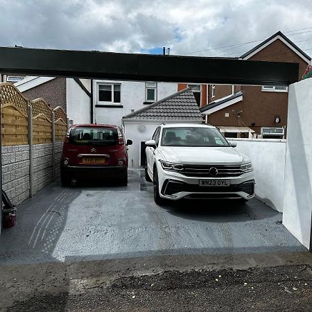 Clare Street - 3 Bedroom House With Private Parking Merthyr Tydfil Kültér fotó