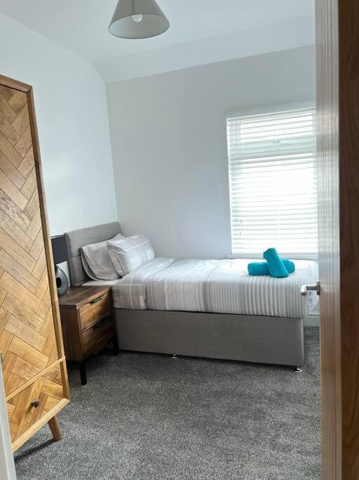 Clare Street - 3 Bedroom House With Private Parking Merthyr Tydfil Kültér fotó