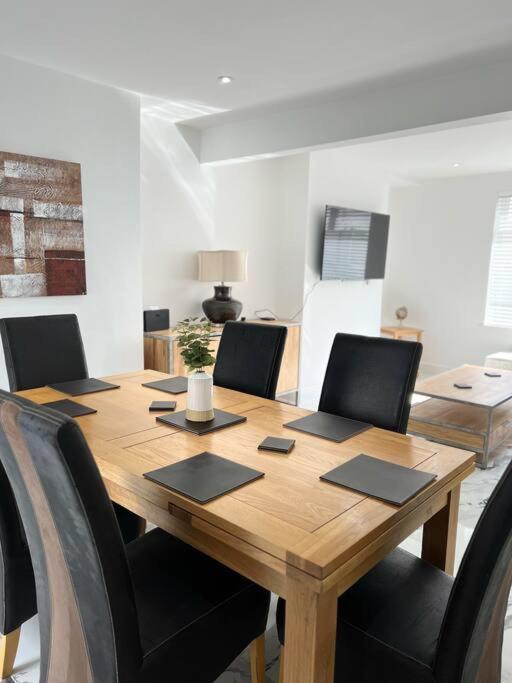 Clare Street - 3 Bedroom House With Private Parking Merthyr Tydfil Kültér fotó